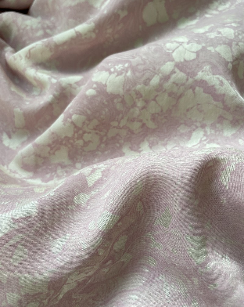 Enlarged image of the light pink lining of Kimono zen brand's Blue Blossom Shibori Haori Kimono Jacket