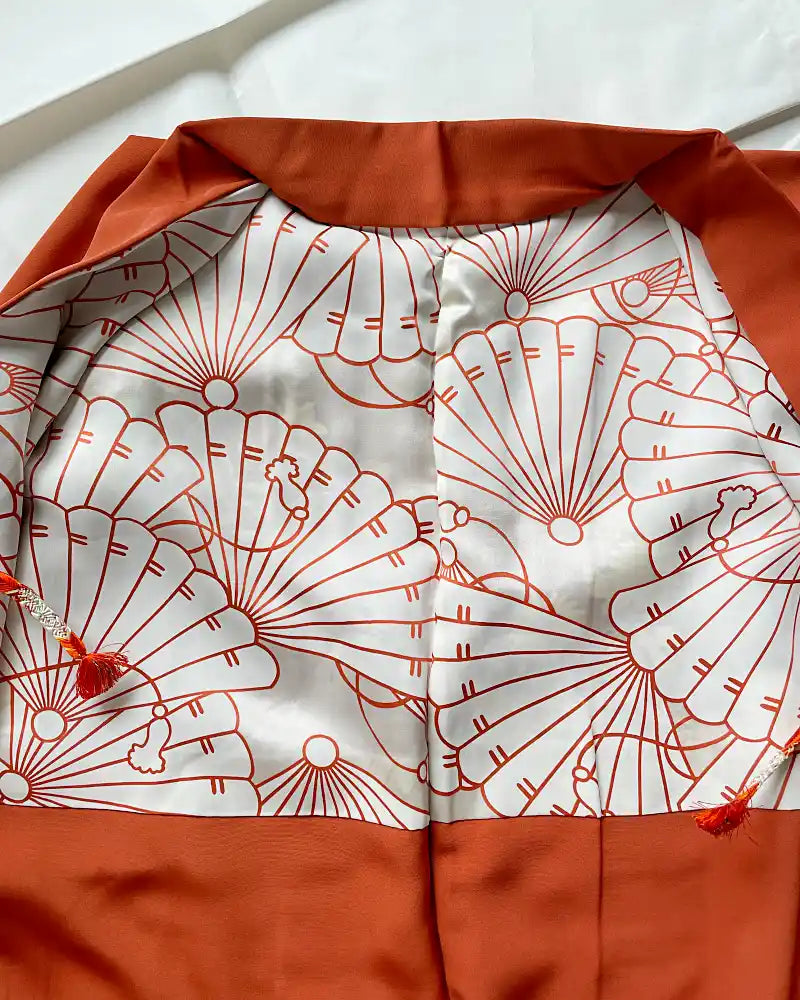 Beautiful lining design of folding fan.