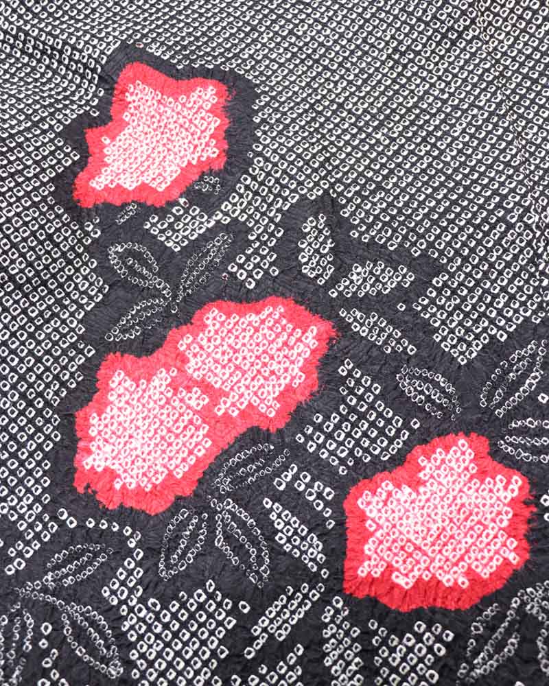 A close up photo of the kimono’s pattern.