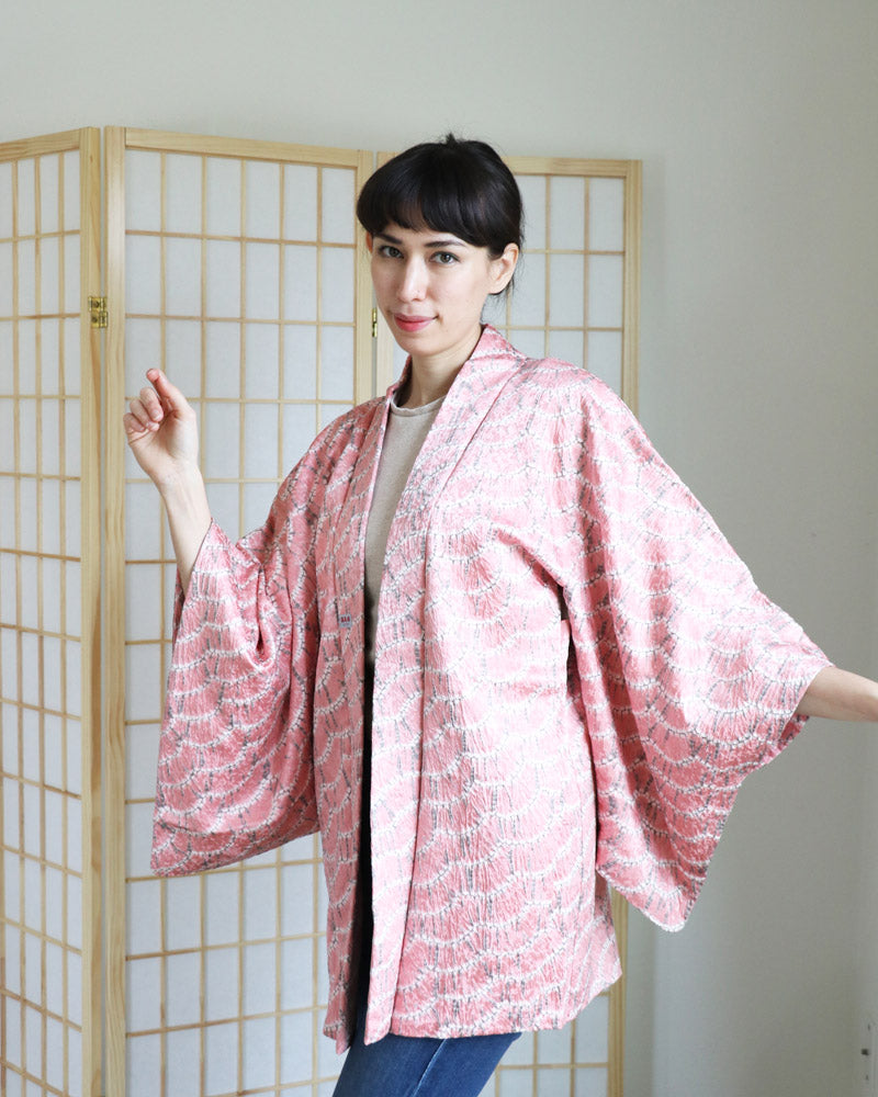 Shop our women's Pink Wavyia haori kimono robe