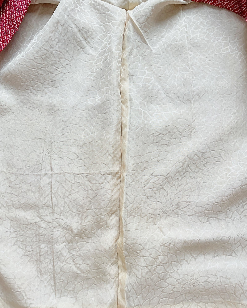 Enlarged photo of the silk lining of a red-colored kimono