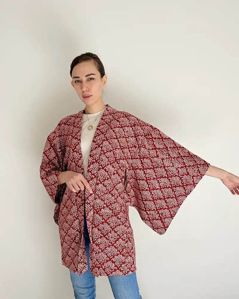 Red brown haori jacket with rhombic pattern.